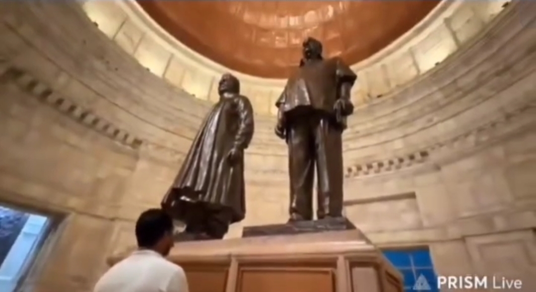 <span class="color-green">मायावती के बनाए अंबेडकर पार्क पहुंचे चंद्रशेखर आजाद,</span> <span class="color-black">कांशीराम और मायावती को किया नमन, लिया आशीर्वाद</span>